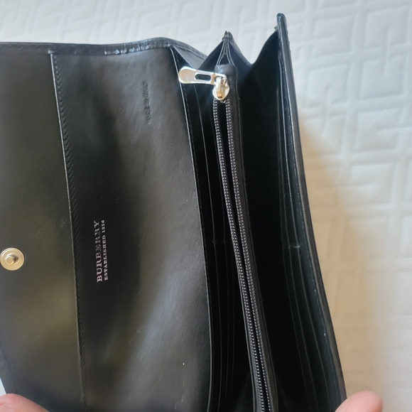 Burberry Nova Checkered Stirr Up Buckle Large Wallet - Picture 6 of 11